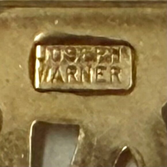 Jospeh Warner Brooch Pin Elephant Ruby Red Clear Rhinestone Gold Tone Round 1.5" - Picture 4 of 5